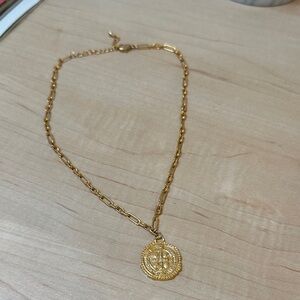 Elegant Gold Chain Necklace with Pendant